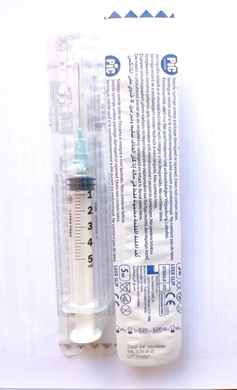 Стерильний шприц з голкою 5мл - G23 х 1 1/4" (0,6 х 30 мм) - центральний